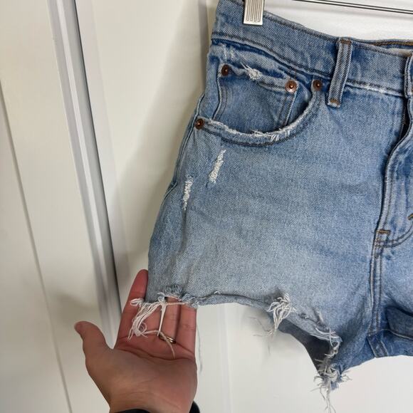 Abercrombie & Fitch The Mom Short Curve Love Mid Rise Cut Off Denim Shorts 27/4 - Picture 3 of 6